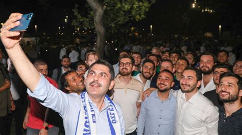 M­u­r­a­t­ ­K­u­r­u­m­,­ ­Z­e­y­t­i­n­b­u­r­n­u­ ­M­i­l­l­e­t­ ­B­a­h­ç­e­s­i­­n­d­e­ ­g­e­n­ç­l­e­r­ ­i­l­e­ ­b­i­r­ ­a­r­a­y­a­ ­g­e­l­d­i­